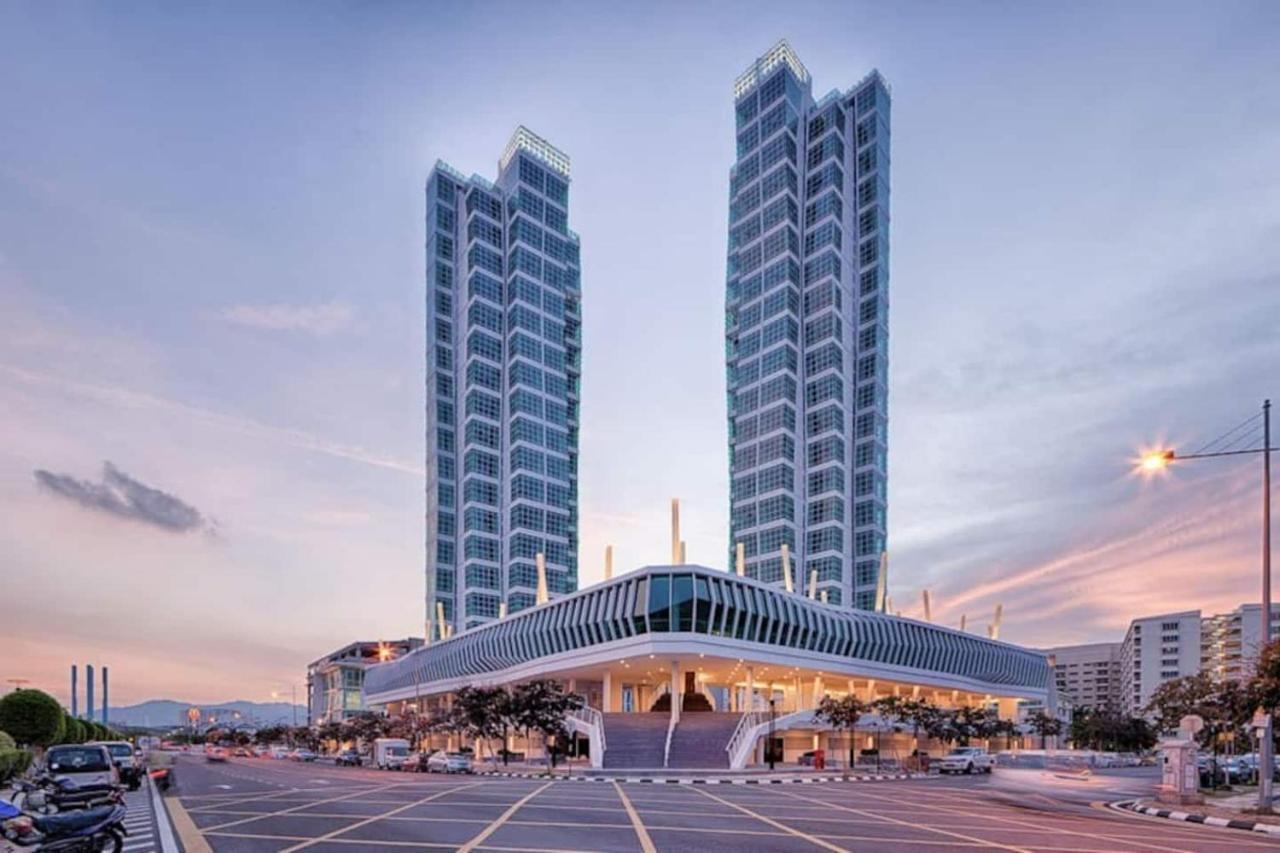 Loft Pano Seaview Suite 2 Bedroom By The Only Bnb Jelutong Exteriör bild
